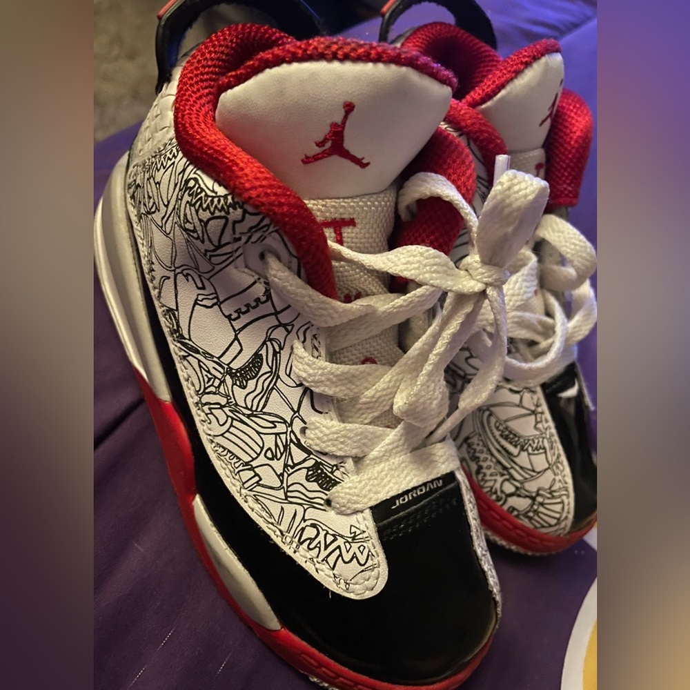 Size 10 in kids, worn a couple times